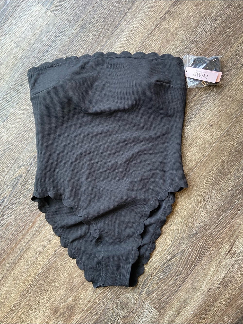 Seamless Scallop Swimsuit- Black
Victorias Secret
